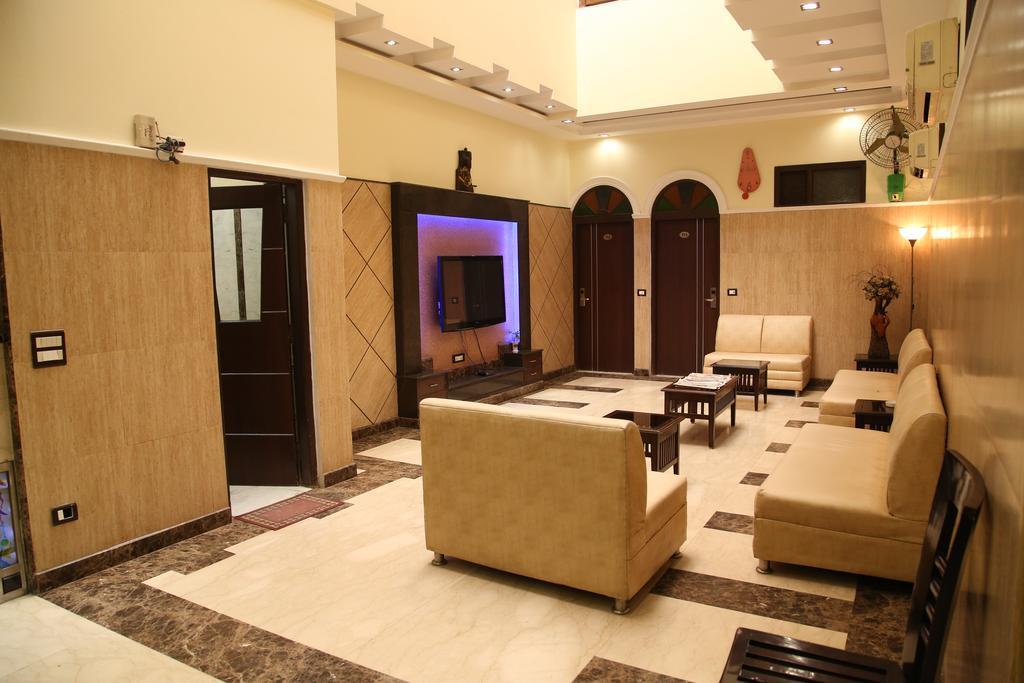 Hotel Wall City Ню Делхи Екстериор снимка