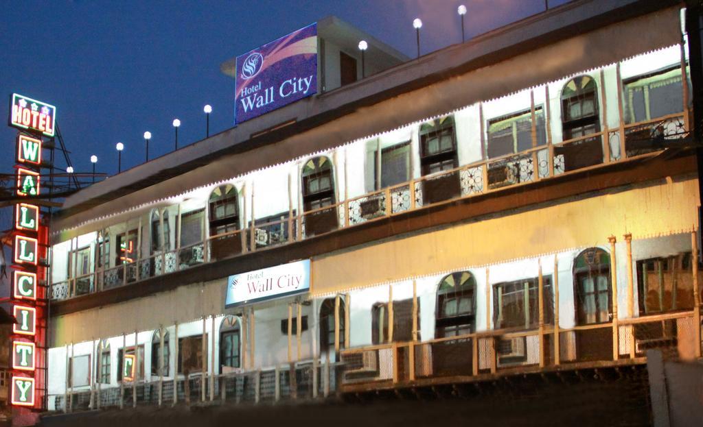 Hotel Wall City Ню Делхи Екстериор снимка